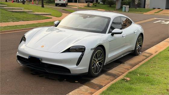 PORSCHE TAYCAN ELÉTRICO